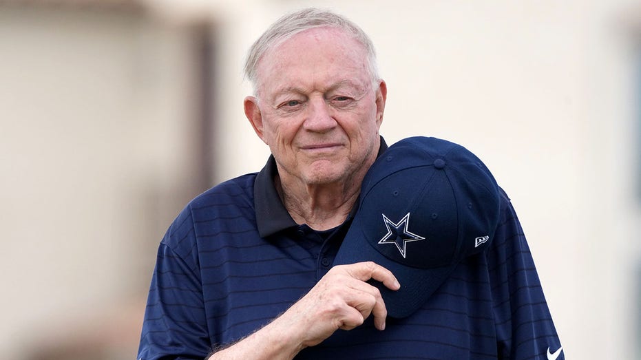 Почему команда Dallas Cowboys решила почтить память Чарли Кирка Thumbnail