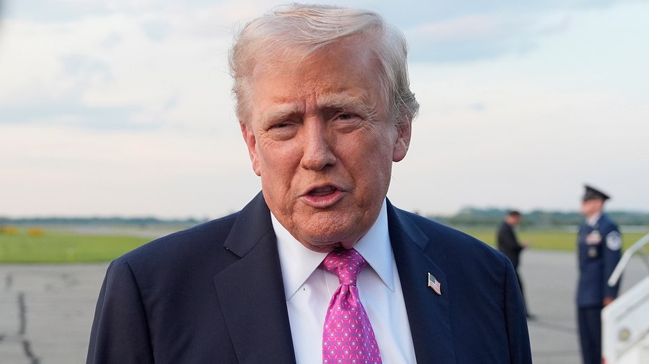 Дональд Трамп раскритиковал новую динамическую систему начала игры в НФЛ Thumbnail