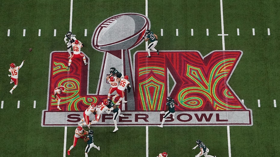 Ключевое противостояние сезона: Eagles и Chiefs вновь встретятся после Супер Боула LIX на FOX Thumbnail