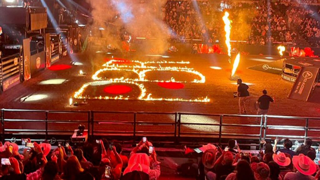 Погружение в дикую природу: профессиональные быки и страсть к rodeo на шоу в Калифорнии Thumbnail