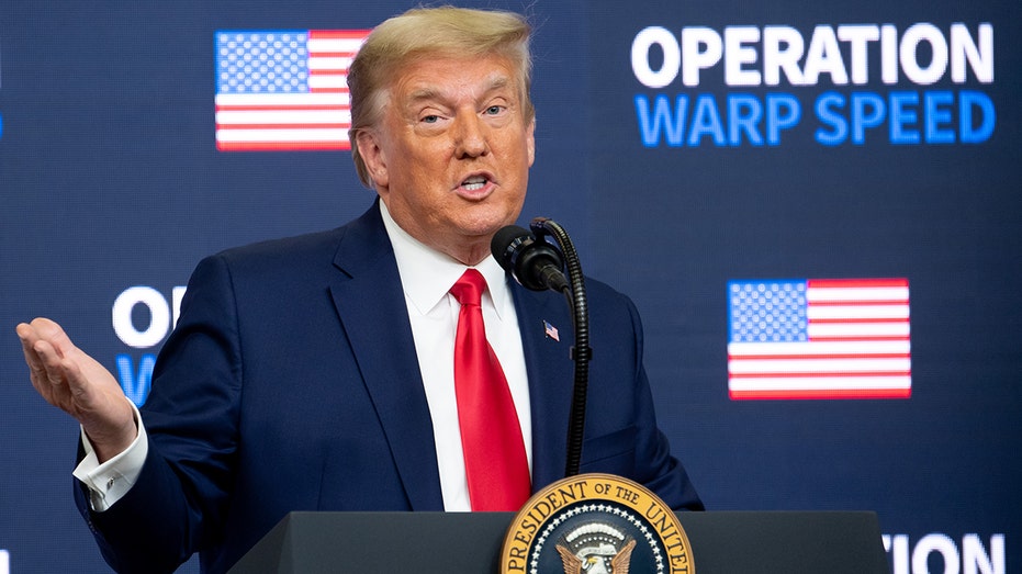 Дональд Трамп требует ясных ответов по вопросам эффективности COVID-19 вакцин и прозрачности данных Thumbnail