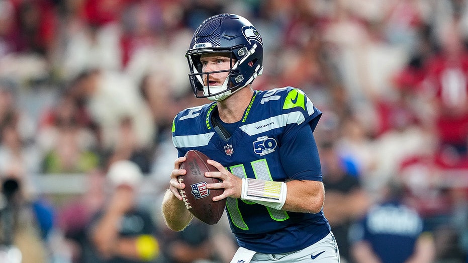 В ожесточенной борьбе Seahawks одерживают победу благодаря решающему полю в драматическом выезде Thumbnail
