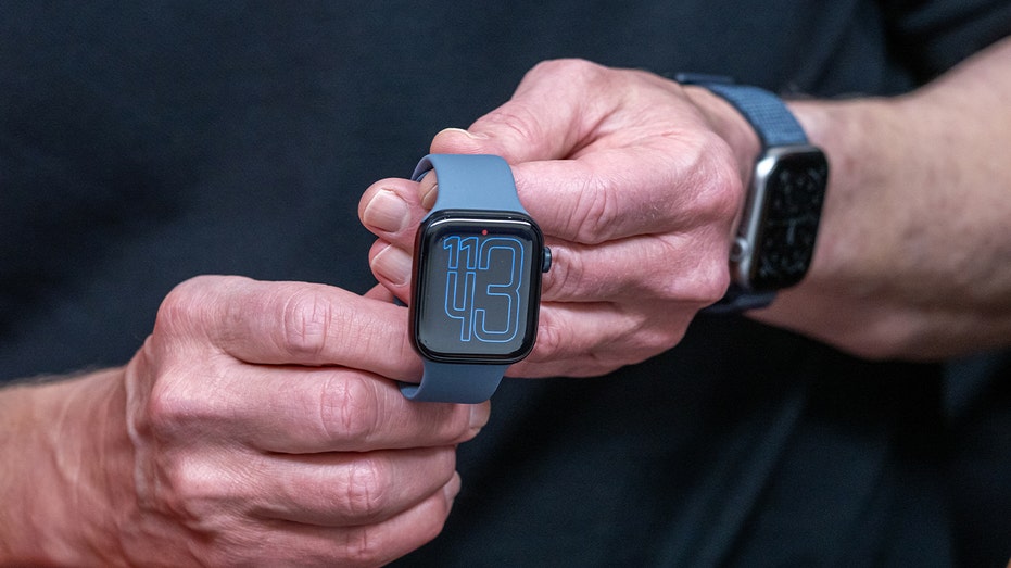 Новая функция Apple Watch Series 11 — вакцинация от «тихого убийцы»: как гаджет помогает контролировать давление Thumbnail