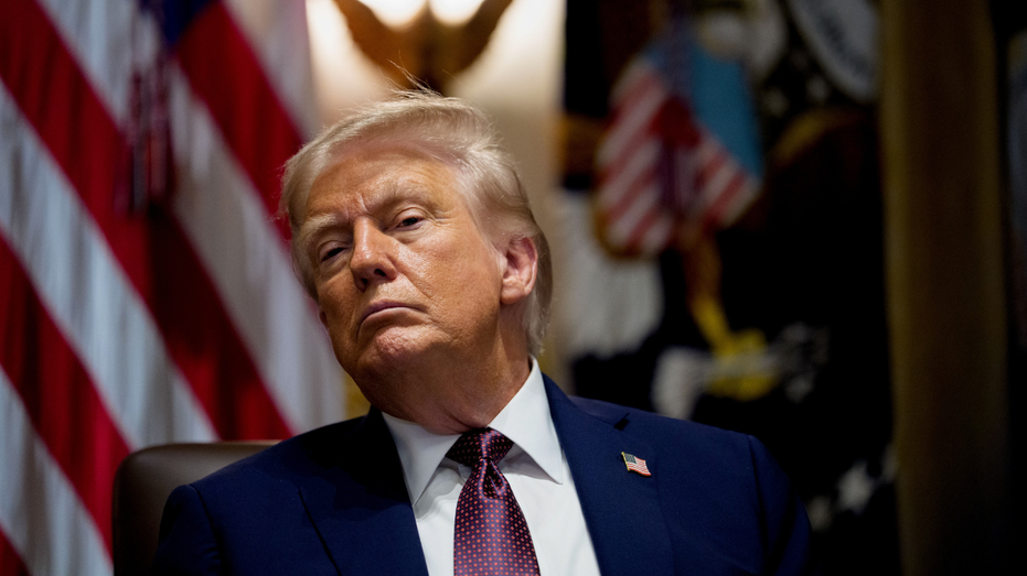 Президент Трамп сталкивается с множеством юридических вызовов: вопросы о расширенных полномочиях президента Thumbnail