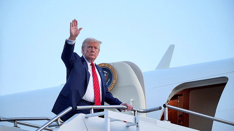 Президент Дональд Трамп совершит уникальный второй государственный визит в Великобританию и отправится на прощание с Чарли Кирком в Аризону Thumbnail