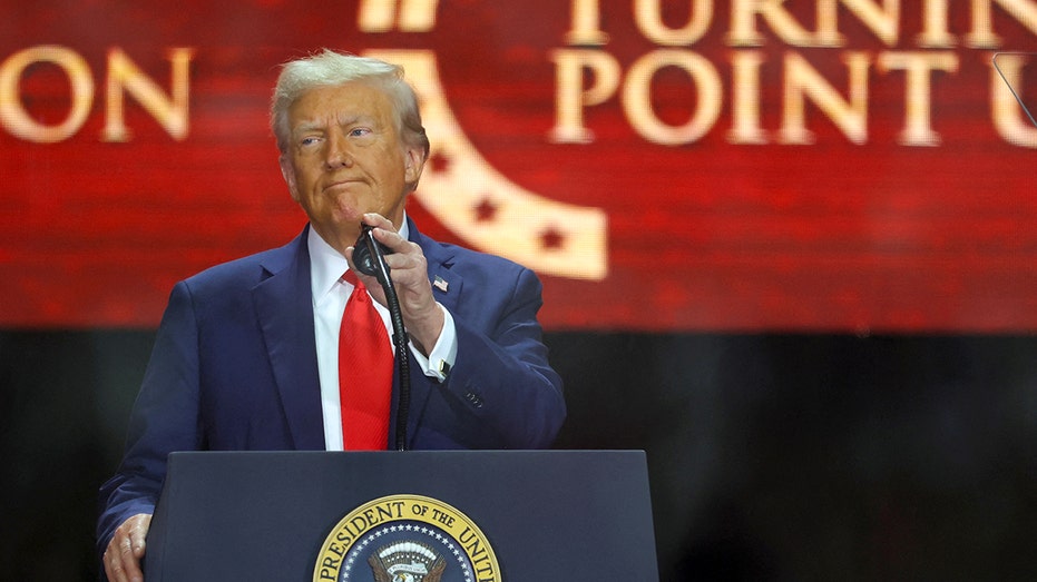 Дональд Трамп увековечил память Чарли Кирка, назвав его борцом за свободу Америки Thumbnail