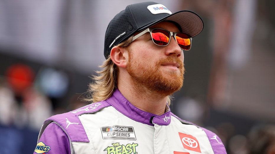 Маленький сын гонщика NASCAR Тайлер Реддик борется за жизнь: ребенок в реанимации с признаками сердечной недостаточности Thumbnail