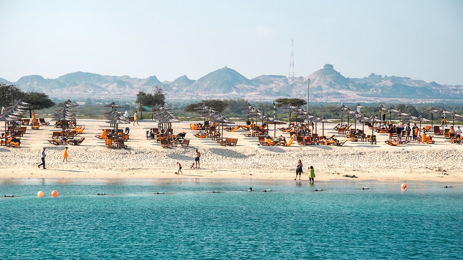 Уникальные находки на отдаленном острове: древние христианские артефакты среди роскошных курортов Thumbnail