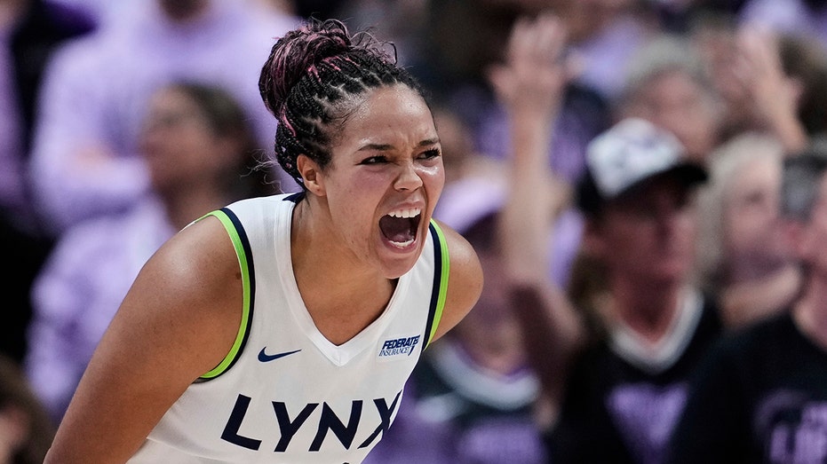 Звезда WNBA ответила одним словом на обвинения Обамы в «опасной культуре отмены» Thumbnail