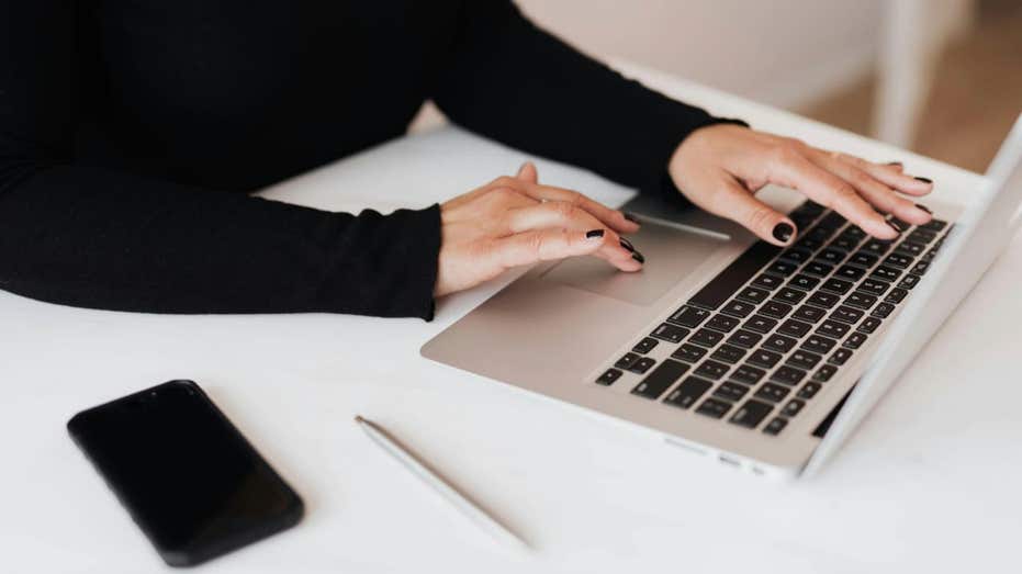 Как одна взломанная MacBook могла заразить все ваши устройства Apple Thumbnail