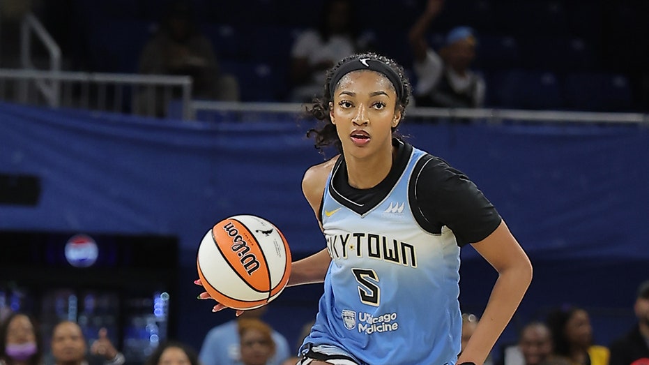 Ангел Риз: Почему звезда WNBA предпочитает платить штраф вместо интервью с прессой Thumbnail