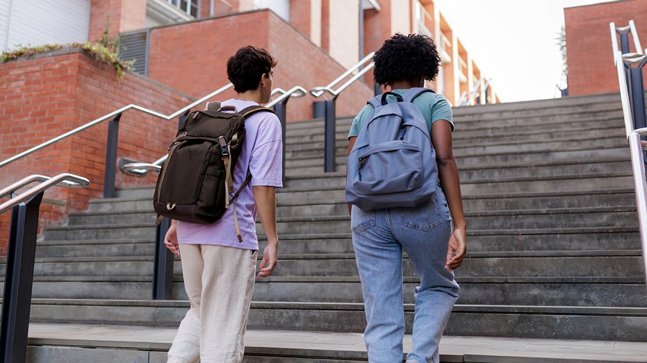 Массовая кибермошенническая атака на университеты США: как мошенники используют фишинг для похищения зарплат Thumbnail