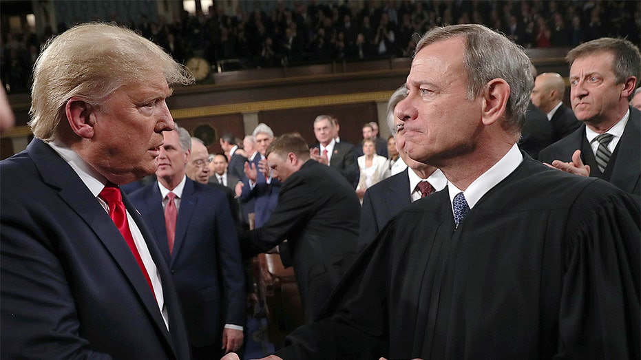 Важнейшие испытания для президента Трампа и Верховного суда в новом судебном сезоне Thumbnail