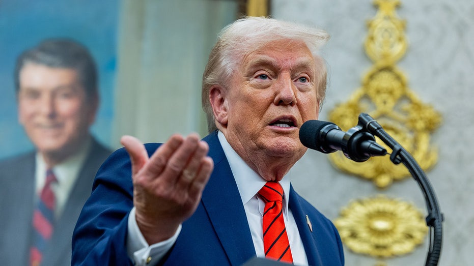 Доктор подтвердил отличное здоровье Дональда Трампа после визита в клинику Вальтер Рид Thumbnail