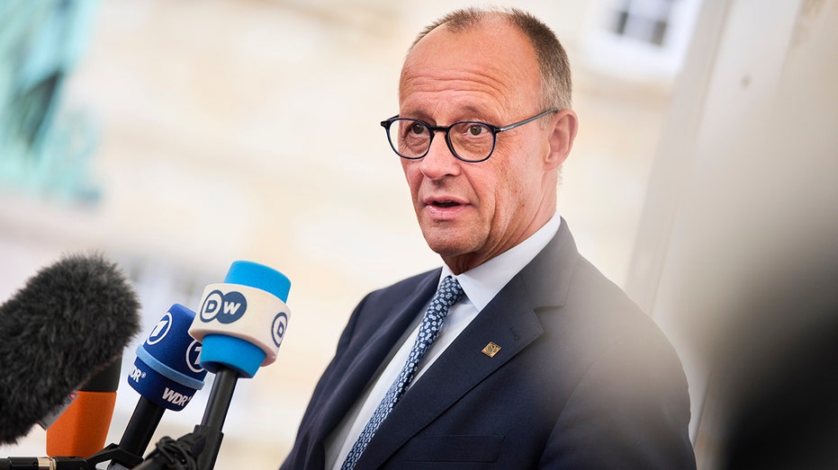 Немецкий канцлер Фридрих Мерц отстаивает свои высказывания о миграции, вызывающие критику за страх граждан перед общественными местами Thumbnail