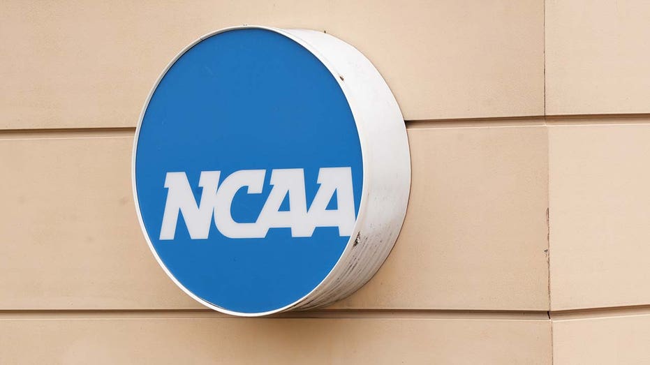 НАКРЫТЬ ПУТЬ: NCAA рассматривает возможность разрешения студентам-спортсменам делать ставки на профессиональный спорт Thumbnail