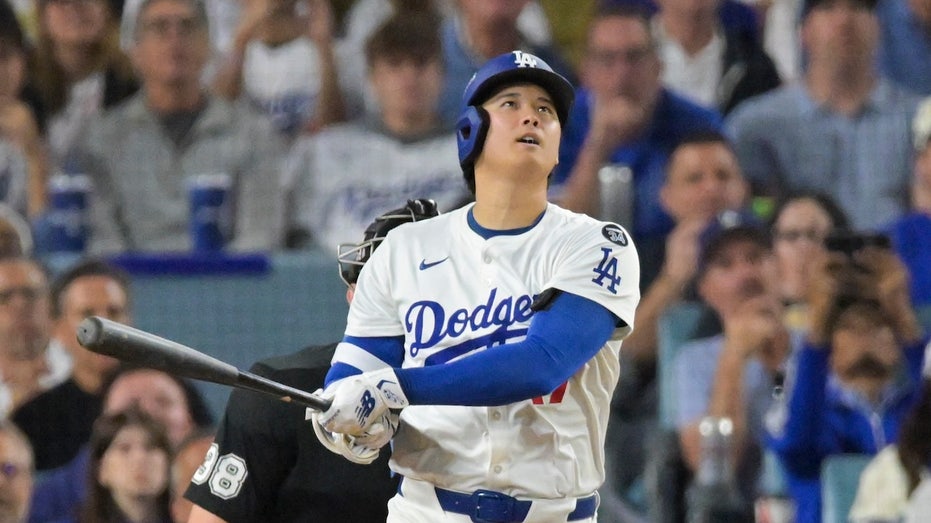 Shohei Ohtani установил уникальный рекорд и привел Dodgers к первому за многие годы выходу в Мировую серию Thumbnail