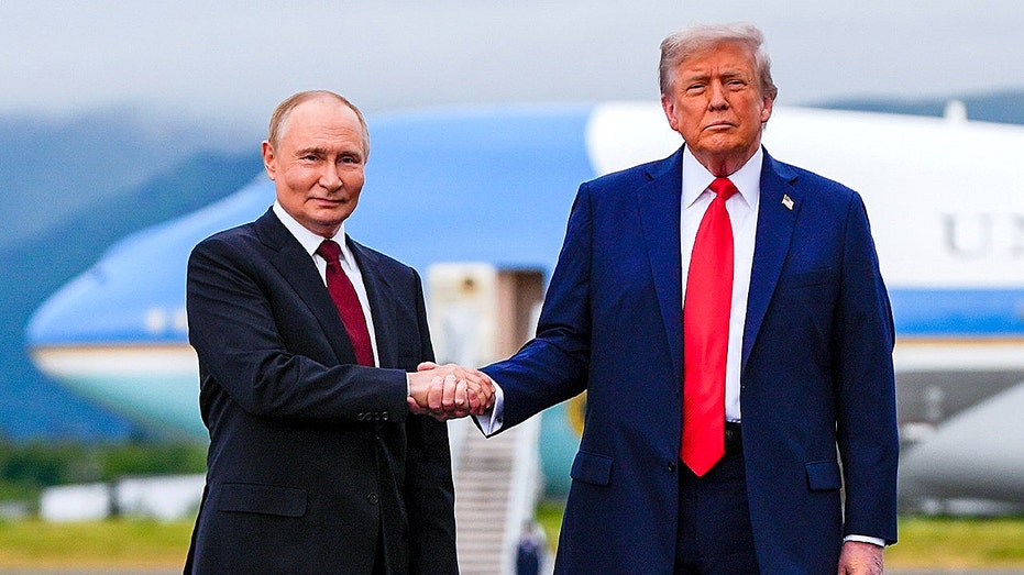 Владимир Путин высоко оценивает усилия Дональда Трампа по миру и миру, критикует присуждение Нобелевской премии Thumbnail