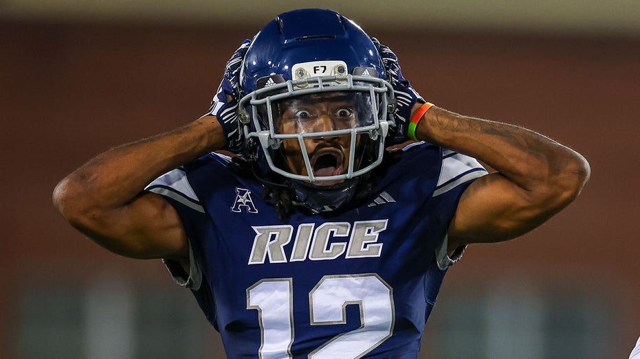 Инцидент на поле: игрок Rice Cornerback был удален за драку и попытку ударить судью Thumbnail