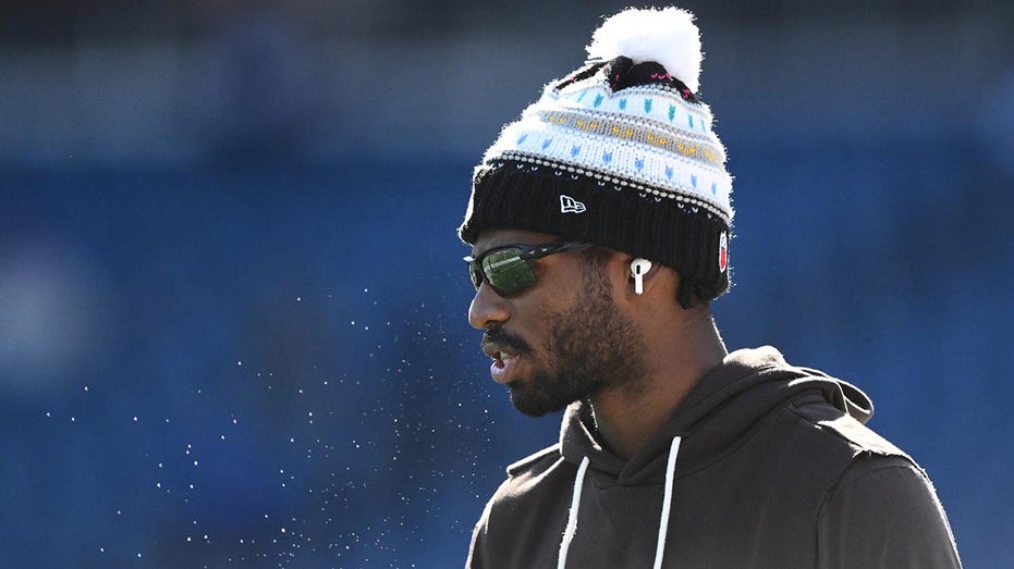 Кливлендский радиоведущий требует немедленного дебюта Шедура Сандерса: «Просто поставьте его на поле» Thumbnail