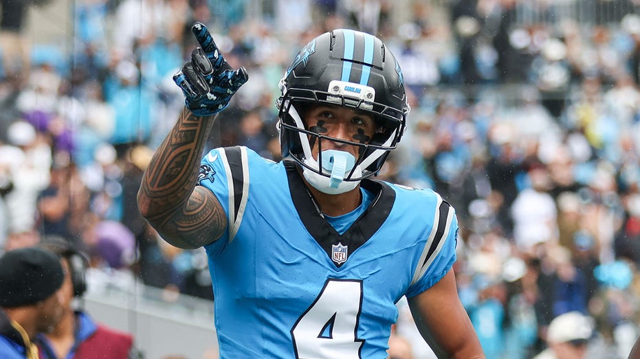 Каролина Panthers устраивают сенсацию, победа над Dallas Cowboys и дебютные тачдауны Тетаироа МакМиллана Thumbnail