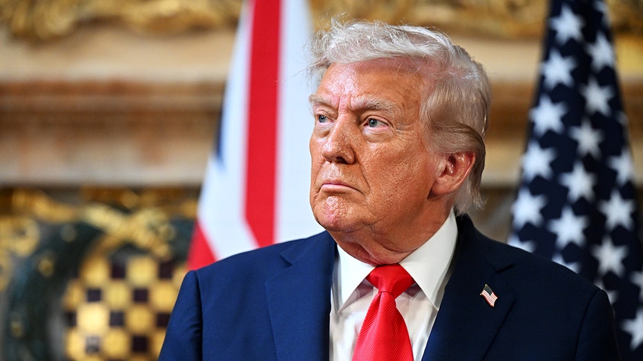 Администрация Трампа обвиняет Демократов в организации закрытия правительства, Белый дом отвечает Thumbnail