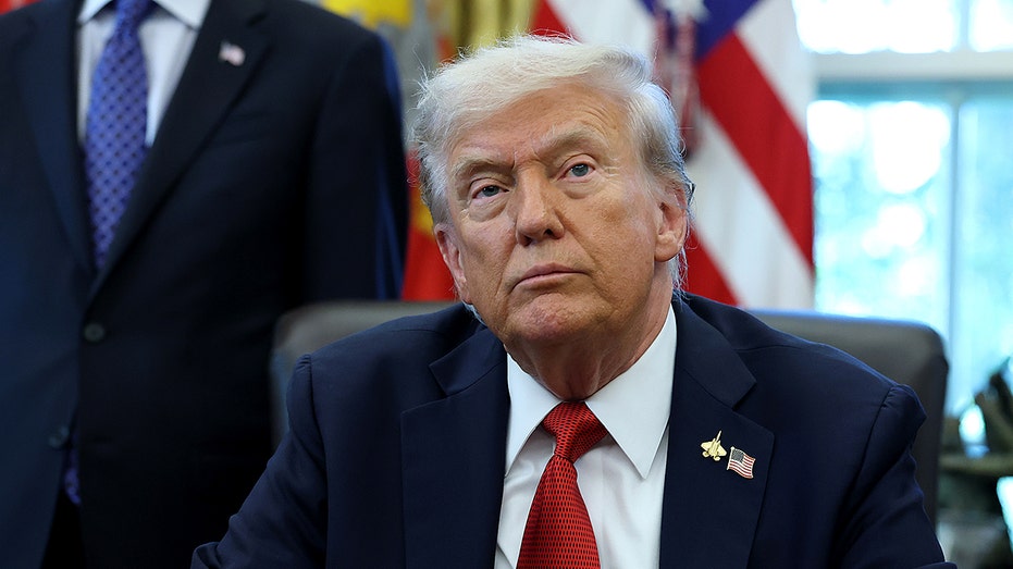 Президент Трамп распорядился выплатить военным заработную плату несмотря на правительственный шатдаун Thumbnail