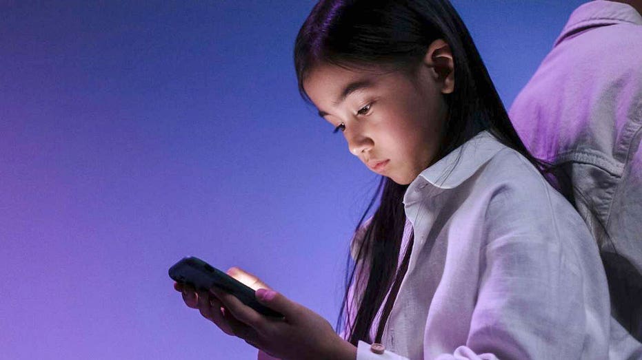 Закон ГАРД: как новые меры защищают детей от потенциальных угроз AI-чатботов Thumbnail