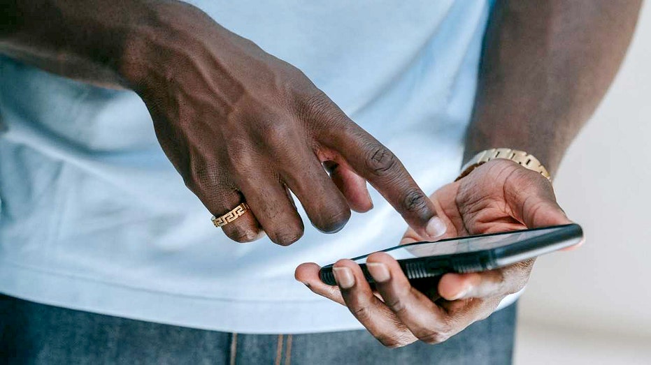 Как распознать и защититься от мошеннических сообщений о отмене рейсов Thumbnail