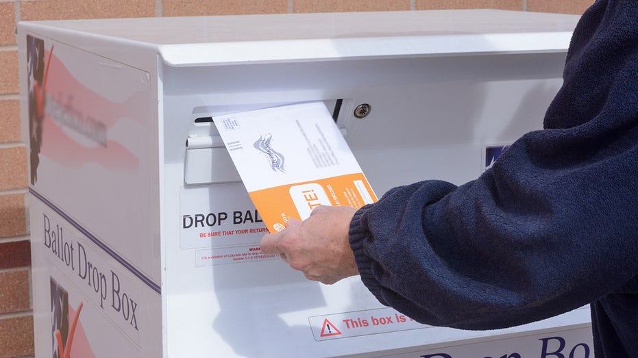 Власти Канзаса предъявили уголовные обвинения мэру за предполагаемое голосование без гражданства Thumbnail