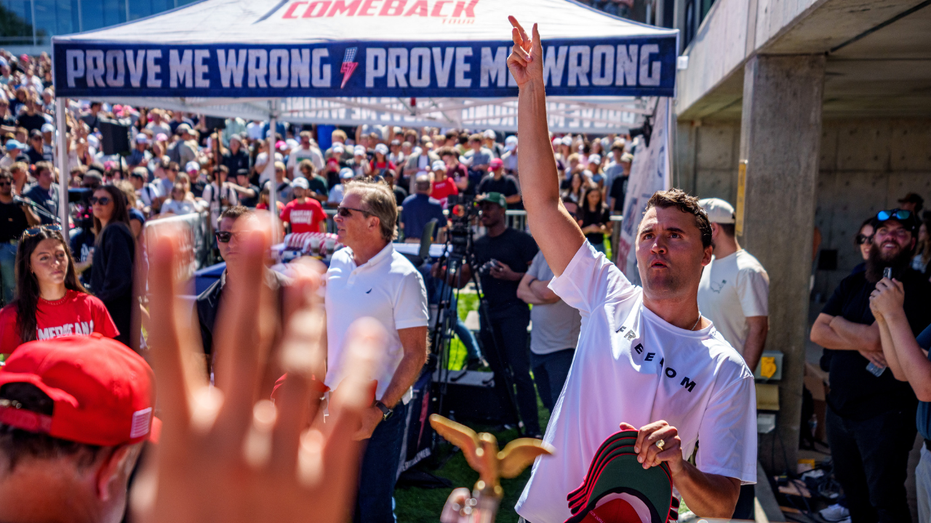 В Айове учительница подала иск после увольнения за комментарий о Чарли Кирке в соцсетях Thumbnail