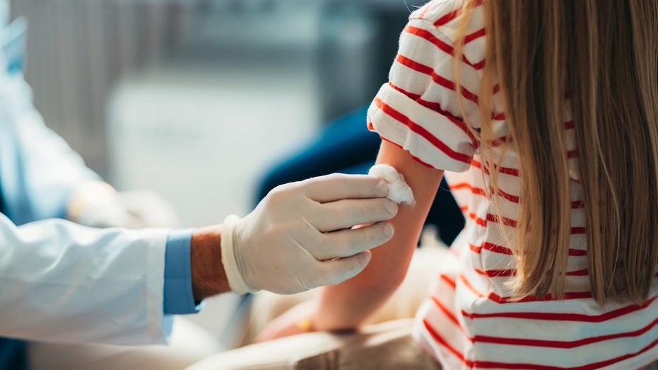 Центры по контролю и профилактике заболеваний обновили позицию по связи между вакцинами и аутизмом после многолетних споров Thumbnail