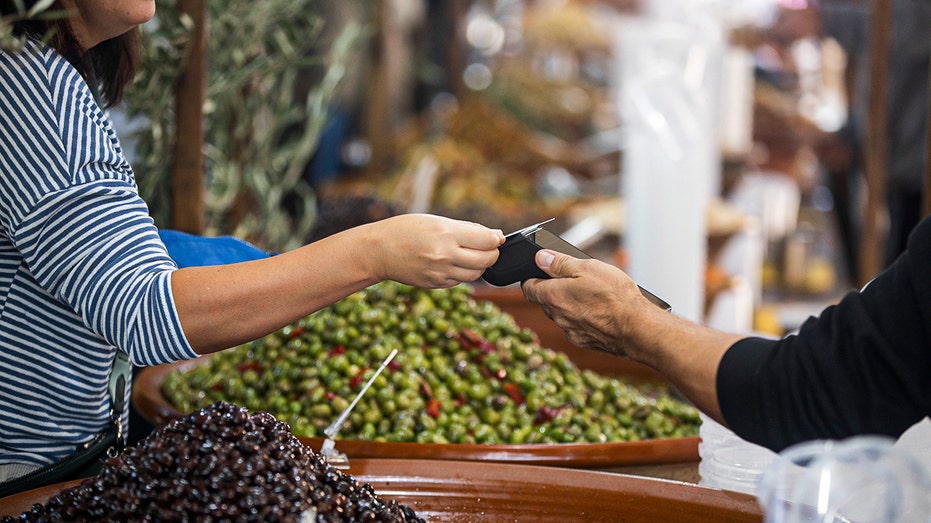 Новая угроза для пользователей бесконтактных платежей: как защититься от «призрачных» скиммеров Thumbnail