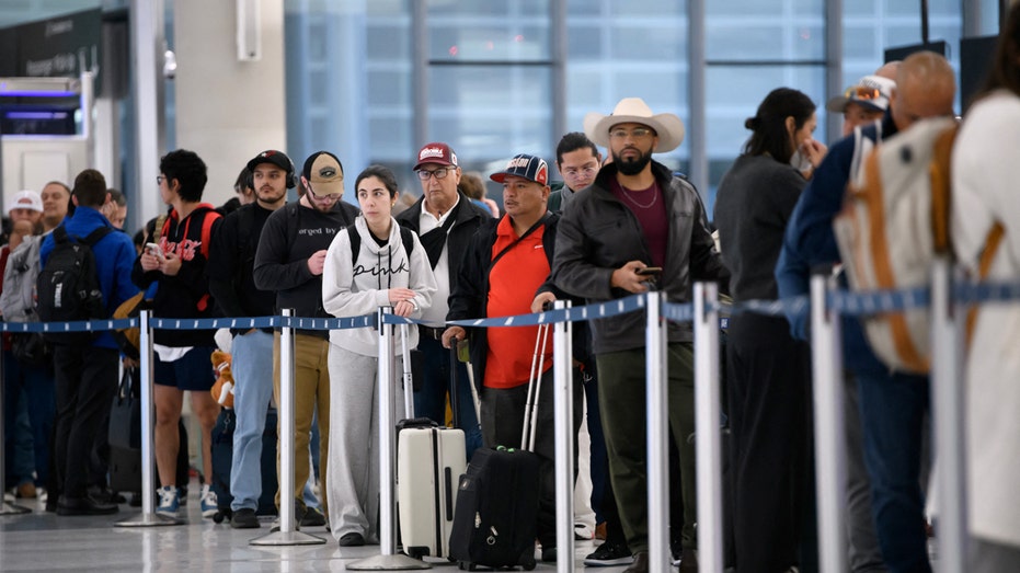 Shutdown’s impact at airports will worsen, says TSA — travelers should ‘go early’ and ‘be patient’ Thumbnail