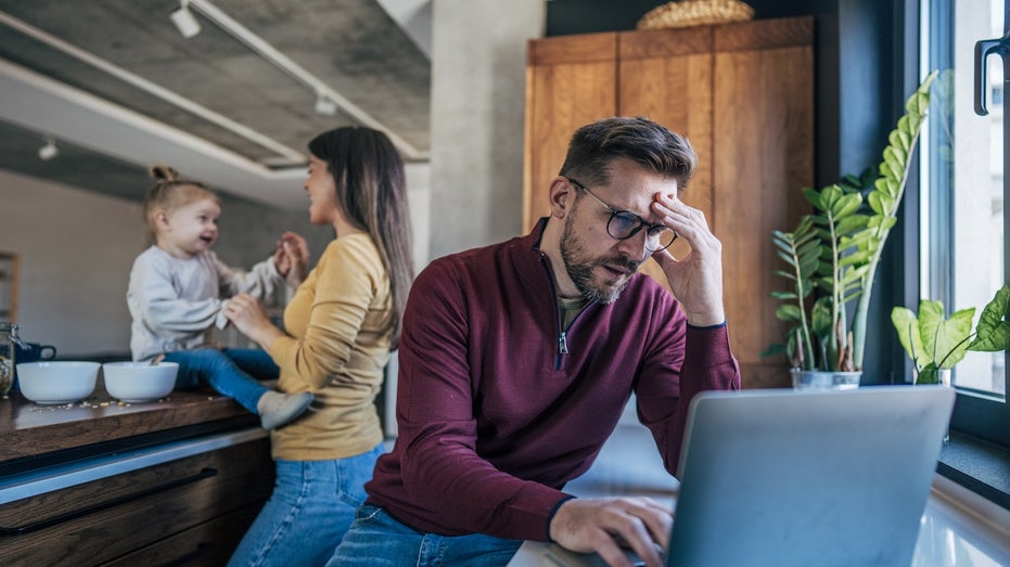 Как токсичное поведение разрушает отношения и что говорит эксперт по счастью Thumbnail