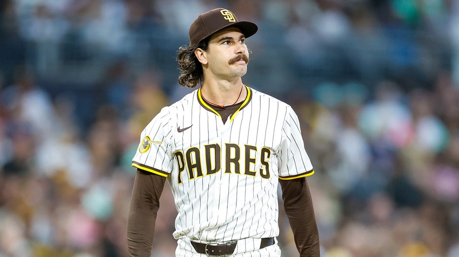 Торонто усиливает питчерский состав, подписав Дилана Сиса после поражения в Мировой серии Thumbnail