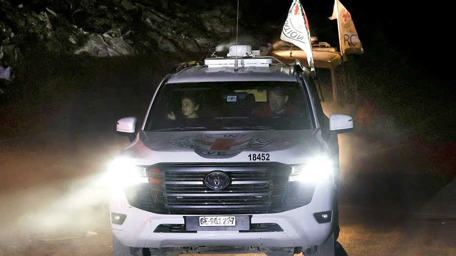 Газа продолжает обмен пленниками: Хамас передает тела погибших израильских заложников, началась идентификация Thumbnail