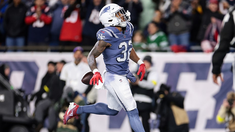 Новая победа «Патриотов»: команда уверенно обыграла «Джетс» на домашней арене благодаря яркой игре Тревеона Хендресона Thumbnail