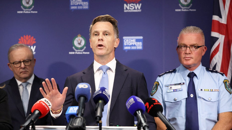 Расследование атаки на Бонди-Бич: подозреваемые имели взрывные устройства, флаги ИГИЛ и недавно путешествовали на Филиппины Thumbnail