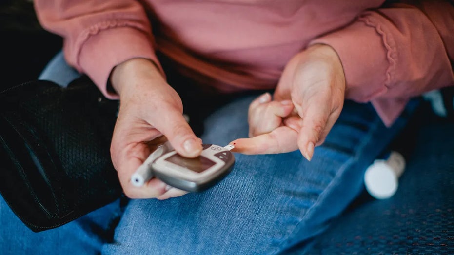 Бесконтактный контроль уровня глюкозы: будущее без игл уже близко Thumbnail