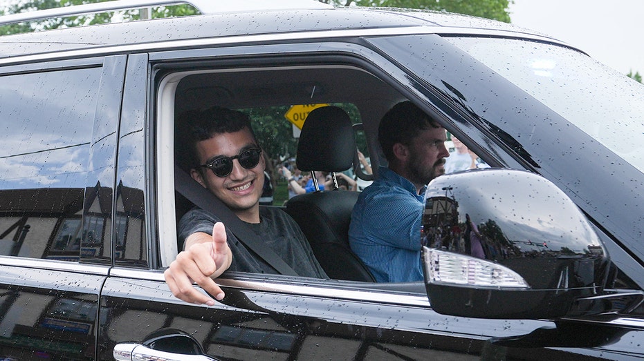 Американский израильтянин, освобожденный из заложников в Газе, готов к борьбе с Хамасом: «Я заставлю их платить» Thumbnail