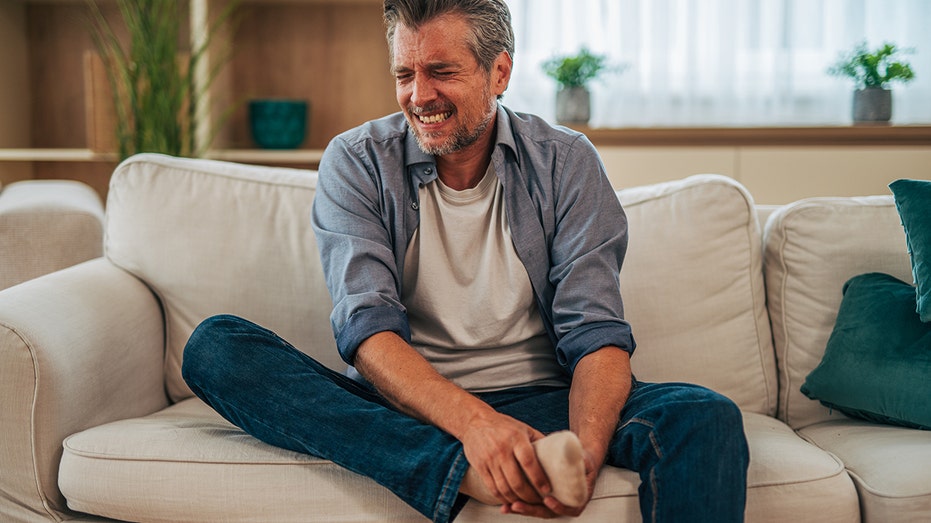 Новое исследование показывает рост случаев подагры у молодых людей до 40 лет Thumbnail