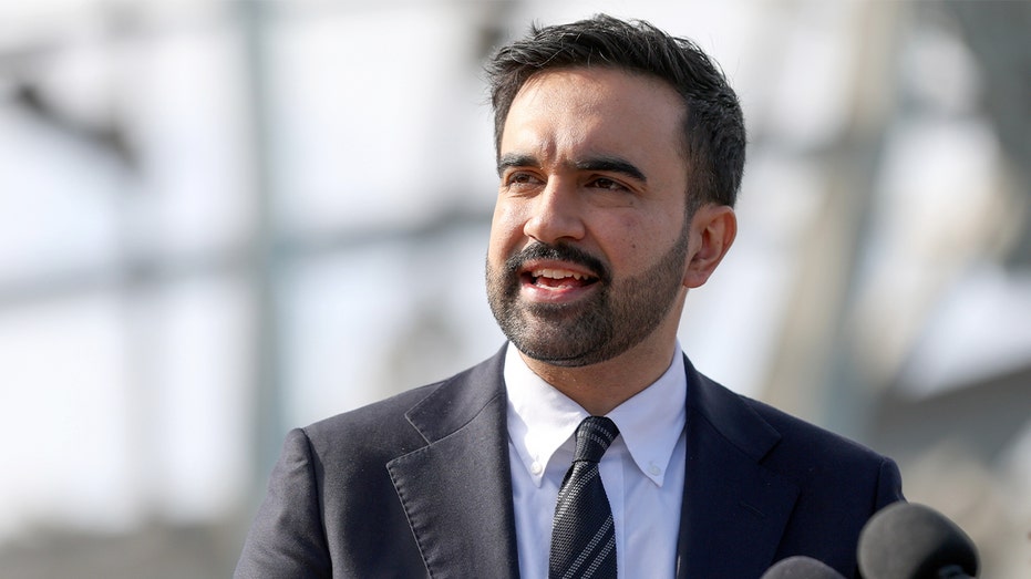 Новоизбранный мэр Нью-Йорка призывает жителей знать свои права в случае встречи с ICE и обещает защиту иммигрантов Thumbnail