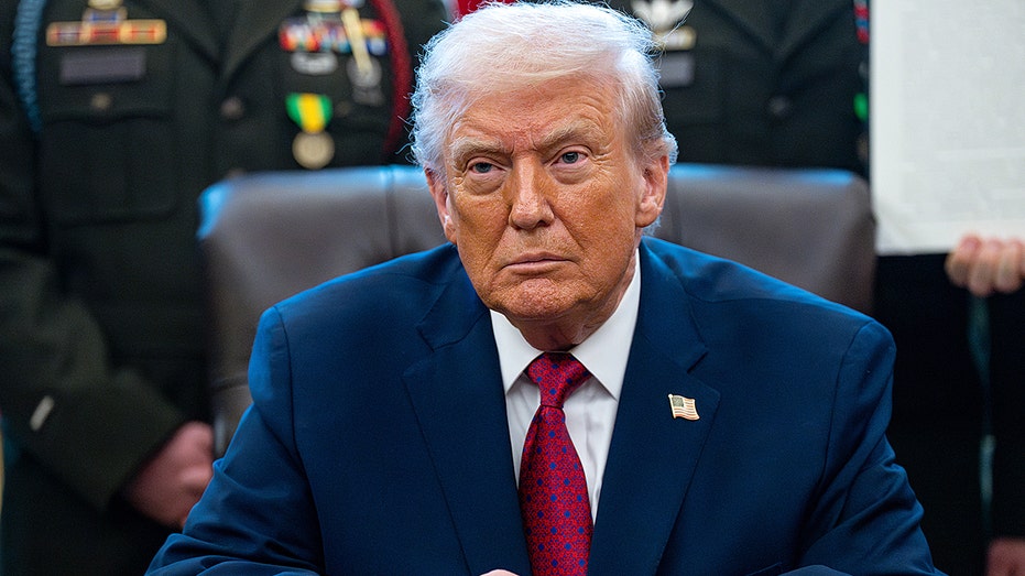 Трамп жестко критикует республиканских сенаторов-отступников и их позицию по Венесуэле Thumbnail