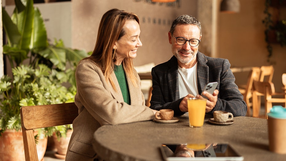 Как избавиться от одиночества: простая и эффективная 5-3-1 стратегия для укрепления социальных связей Thumbnail