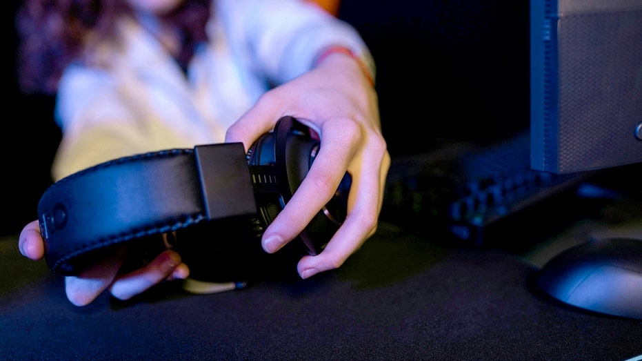 Уязвимость Google Fast Pair позволяет злоумышленникам бесшумно захватывать управление гарнитурами и аудиосистемами Thumbnail