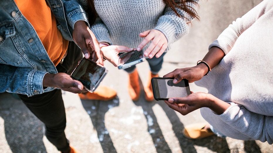 Новое правительственное исследование о возможных рисках для здоровья от использования мобильных телефонов: «Мы очень обеспокоены» Thumbnail