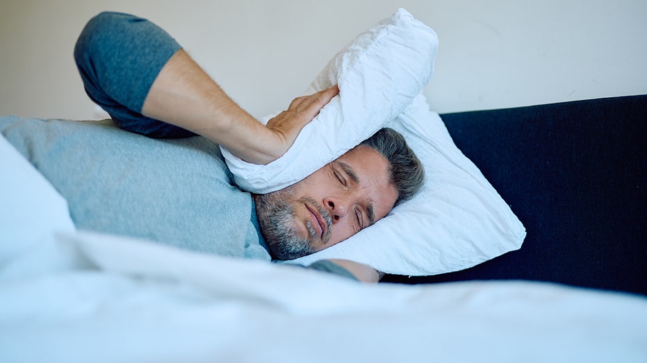 Загадочный низкочастотный гул терроризирует жителей американского города, вызывая бессонницу и растущую тревогу Thumbnail