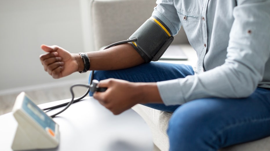 Мужчины подвергаются риску сердечно-сосудистых заболеваний значительно раньше женщин, указывают исследования Thumbnail