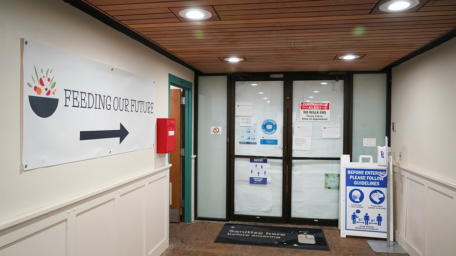 Федеральный суд временно останавливает отмену детских пособий в пяти штатах из-за подозрений в мошенничестве Thumbnail